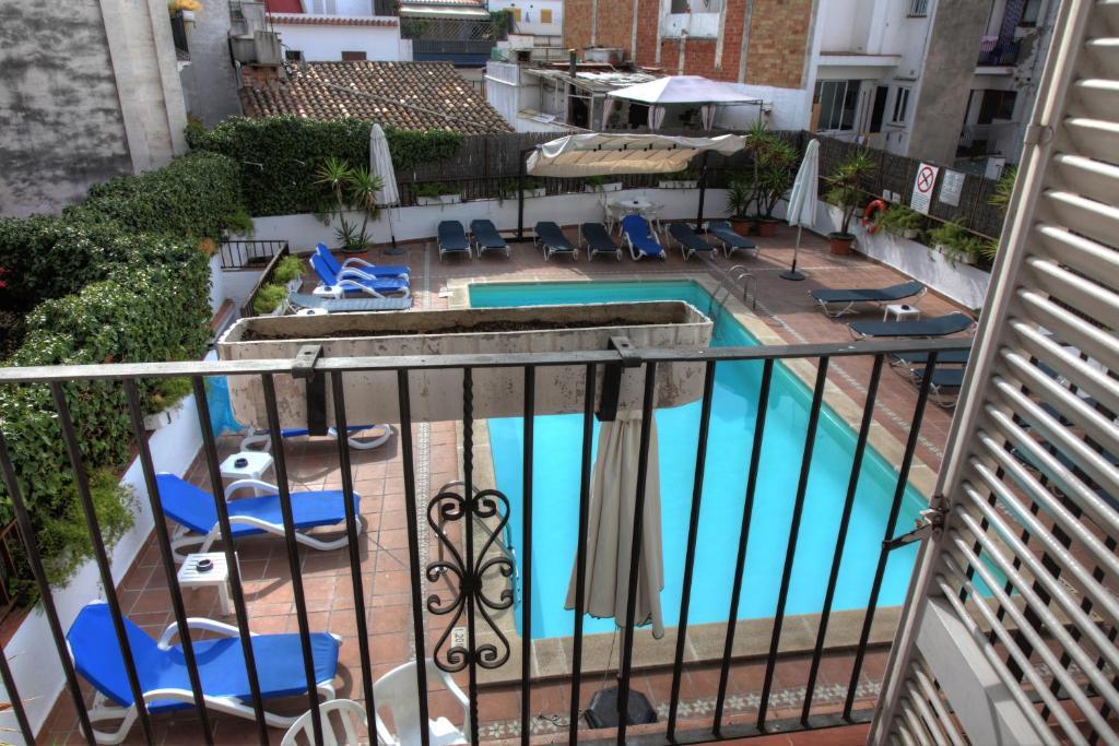 Double or Twin Room Pool View