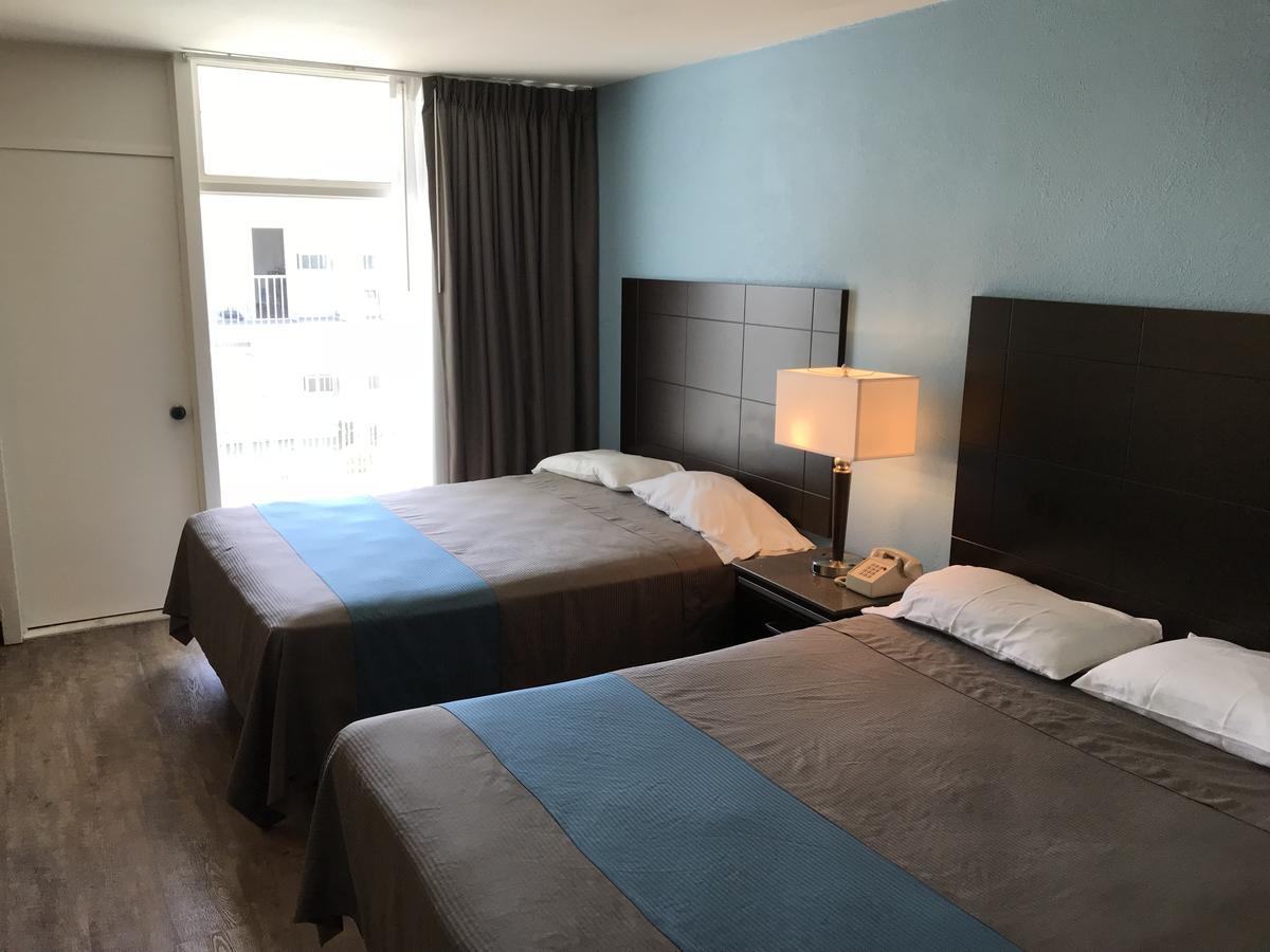 Queen Room with Two Queen Beds,663936543:JPEG