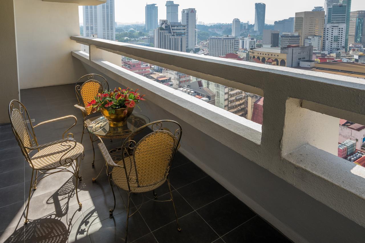 Deluxe Queen Suite