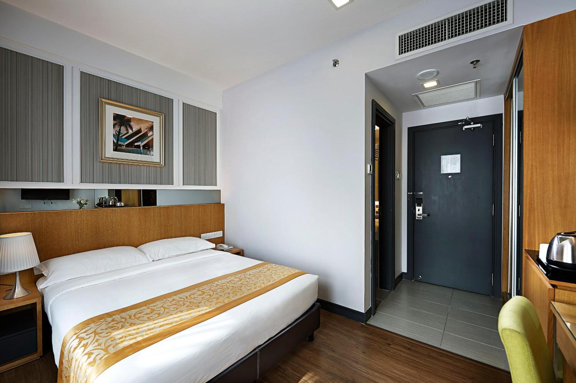 Standard Queen Room