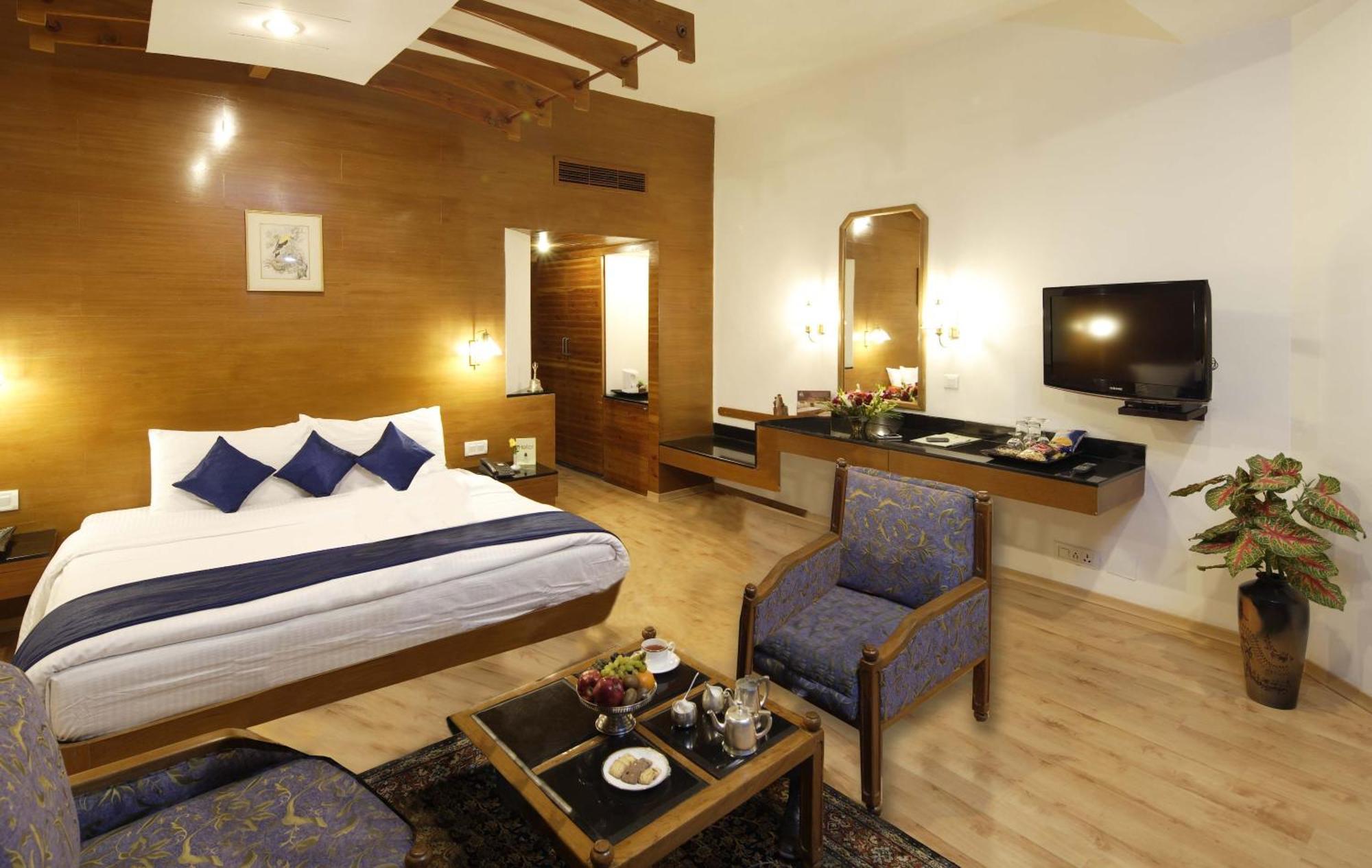 Balcony Room - Rs.500/person credit on SPA usage