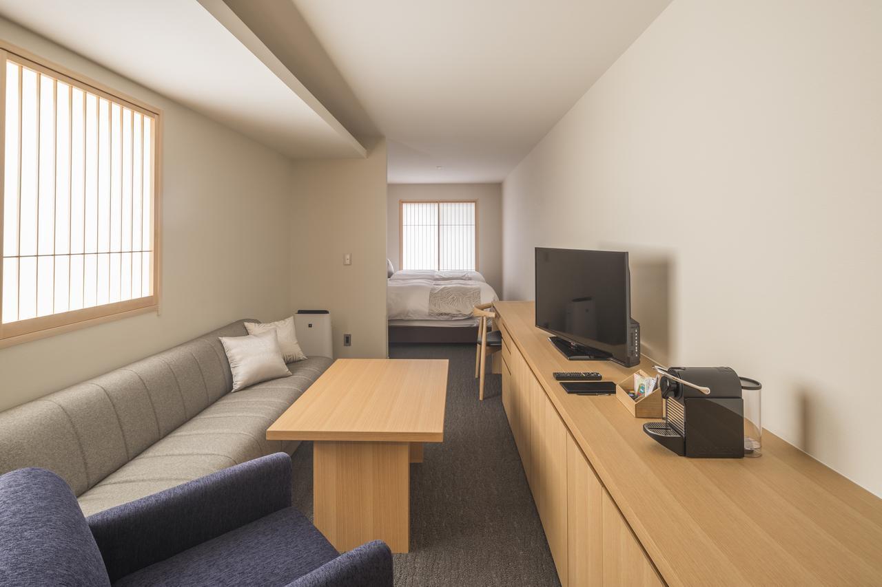 Deluxe Twin Room living Area