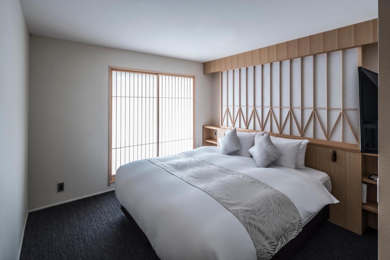 Deluxe Double Room Living Area