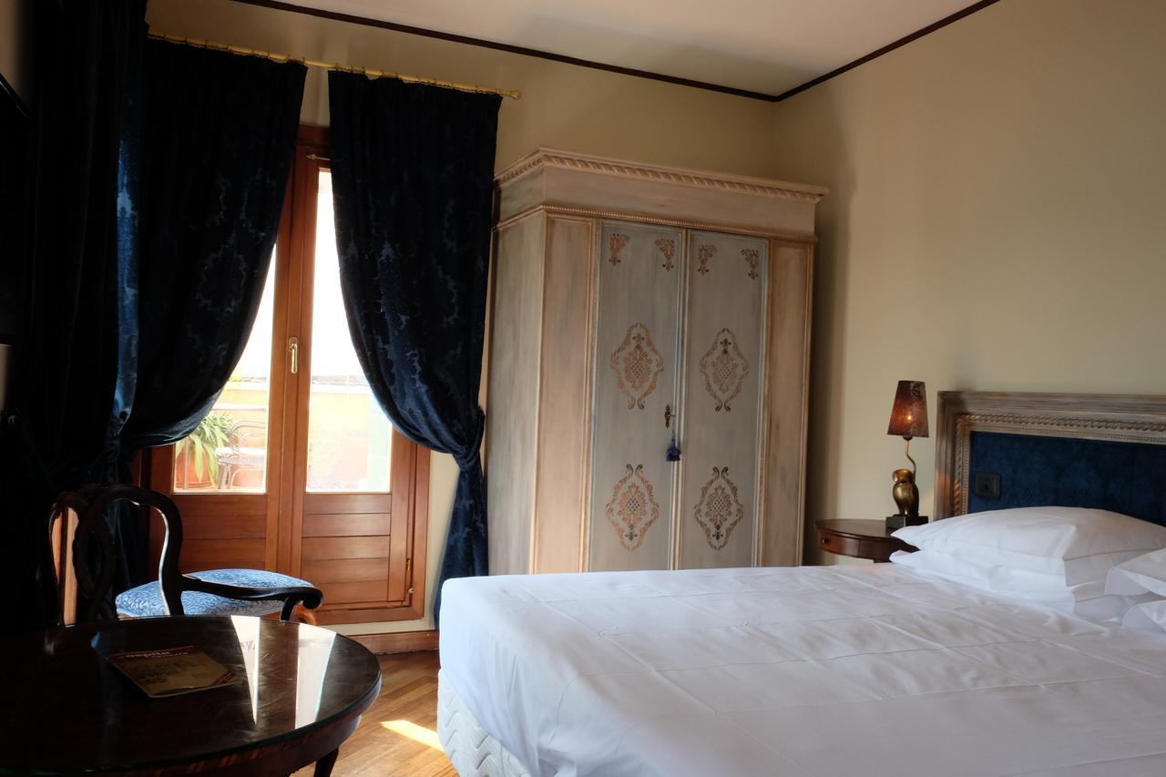 Chambre Double Supérieure avec Terrasse - Vue sur Canal