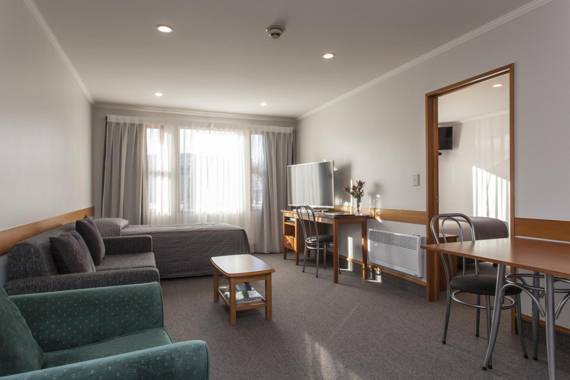 One-Bedroom Apartment,697683549:JPEG