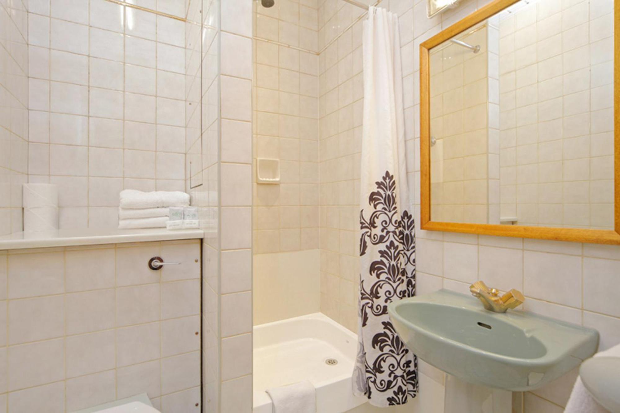 Triple Room Private Bathroom
