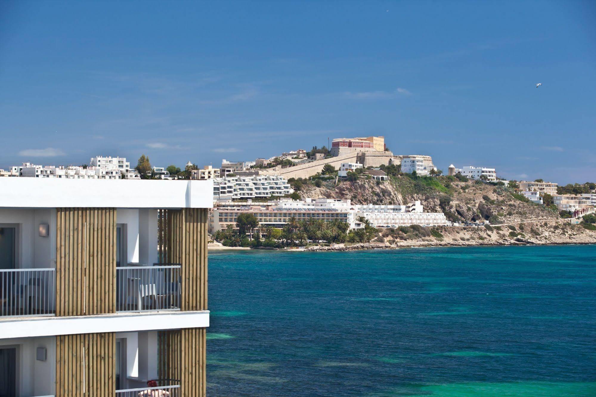 One-Bedroom Apartment Sea View