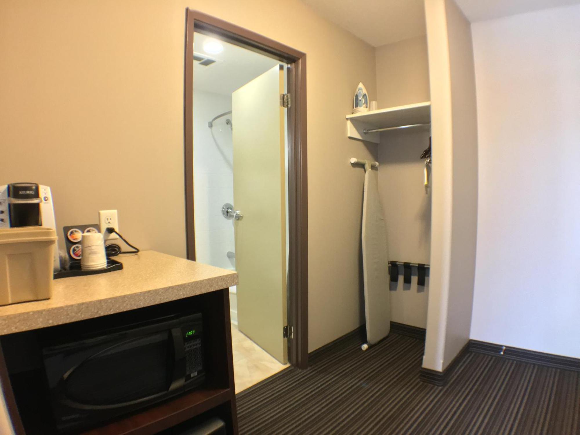 Queen Room with Two Queen Beds - Non-Smoking,708028036:JPEG