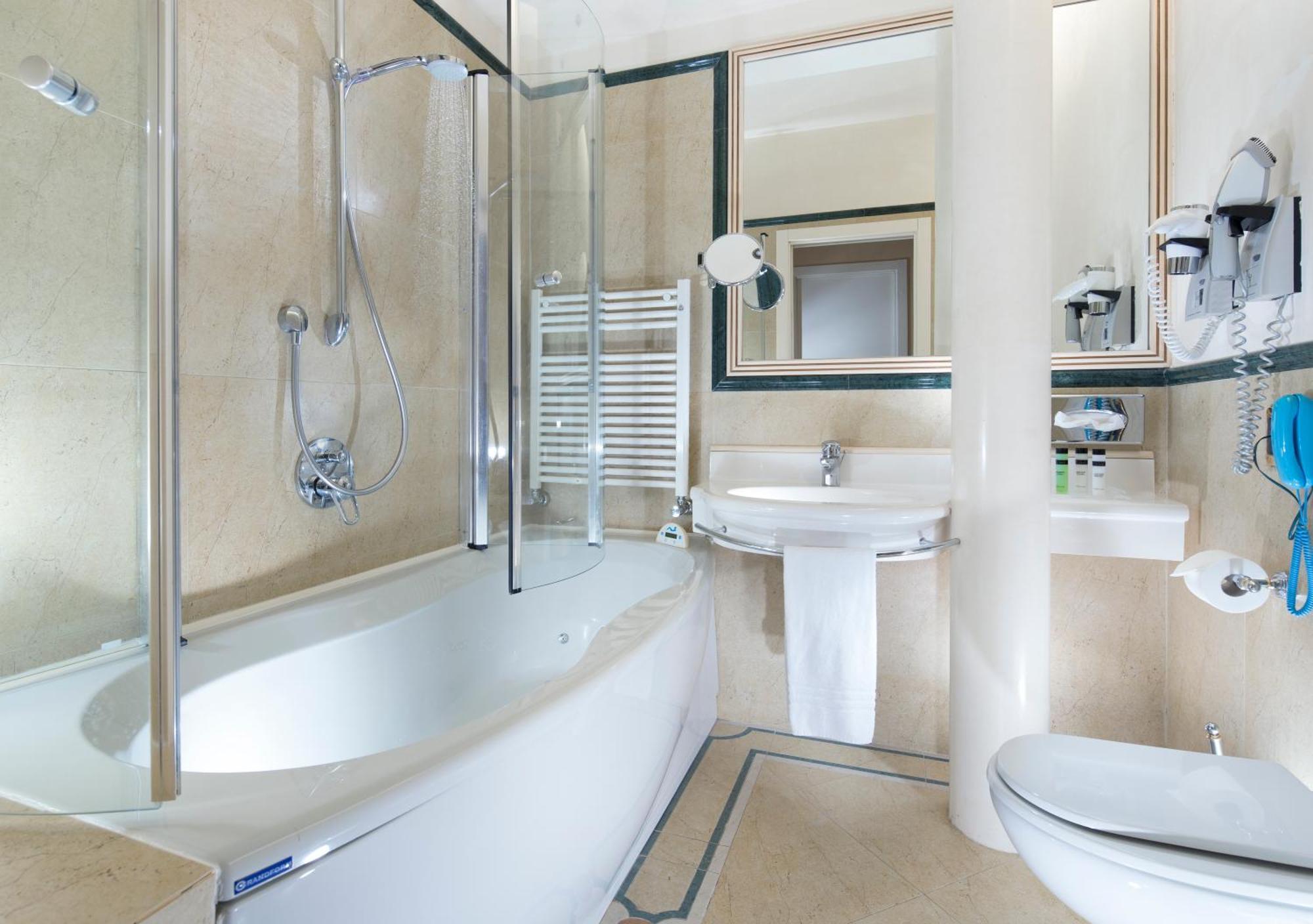 Deluxe Doppelzimmer mit Balkon und Meerblick
