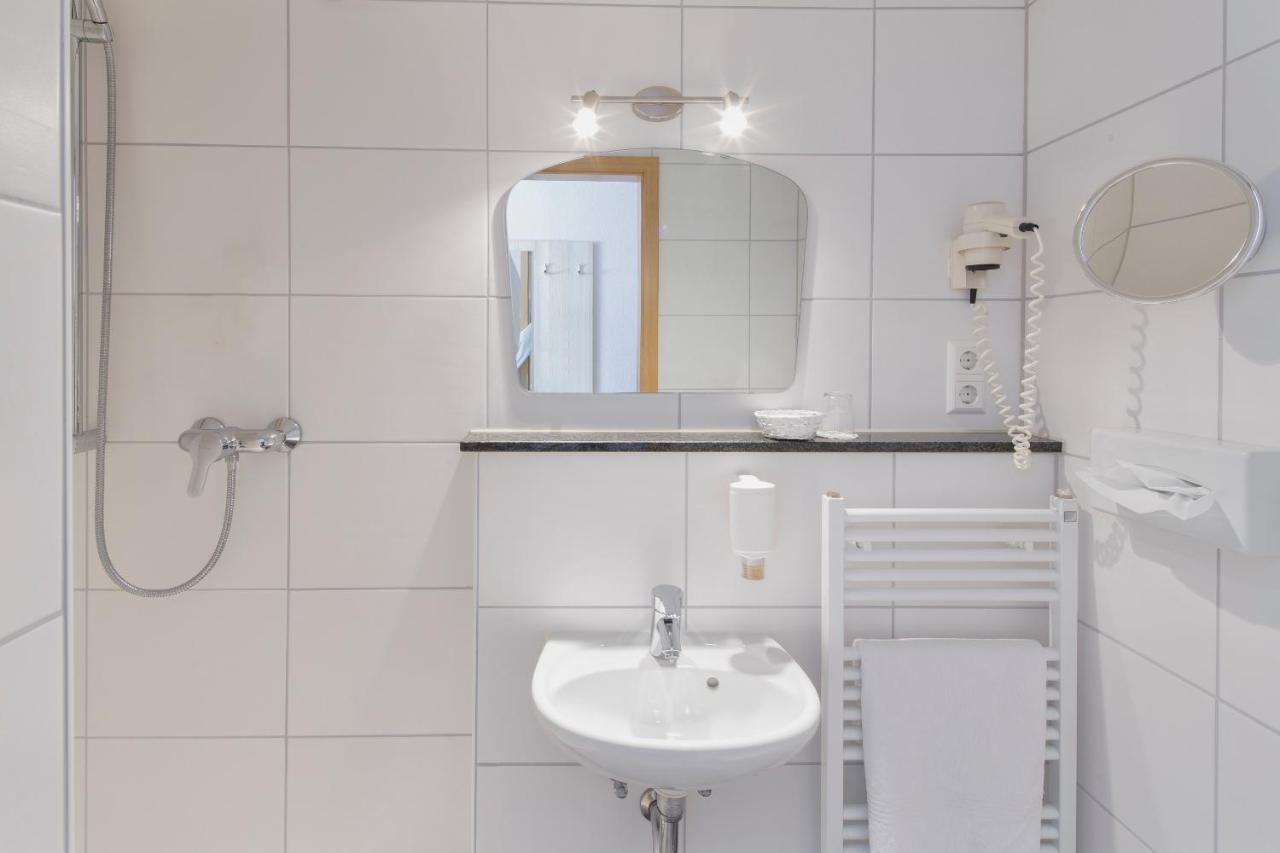 Single Room,718244875:JPEG