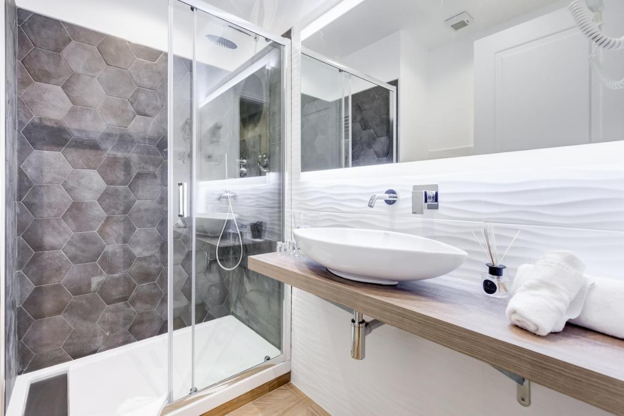 Standard Double Suite