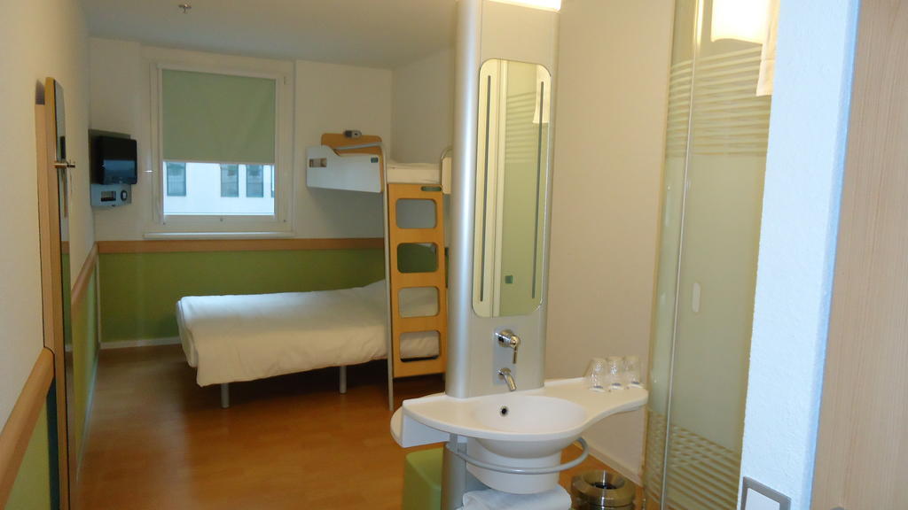 Quarto Standard com 1 Cama de Casal e 1 de Solteiro