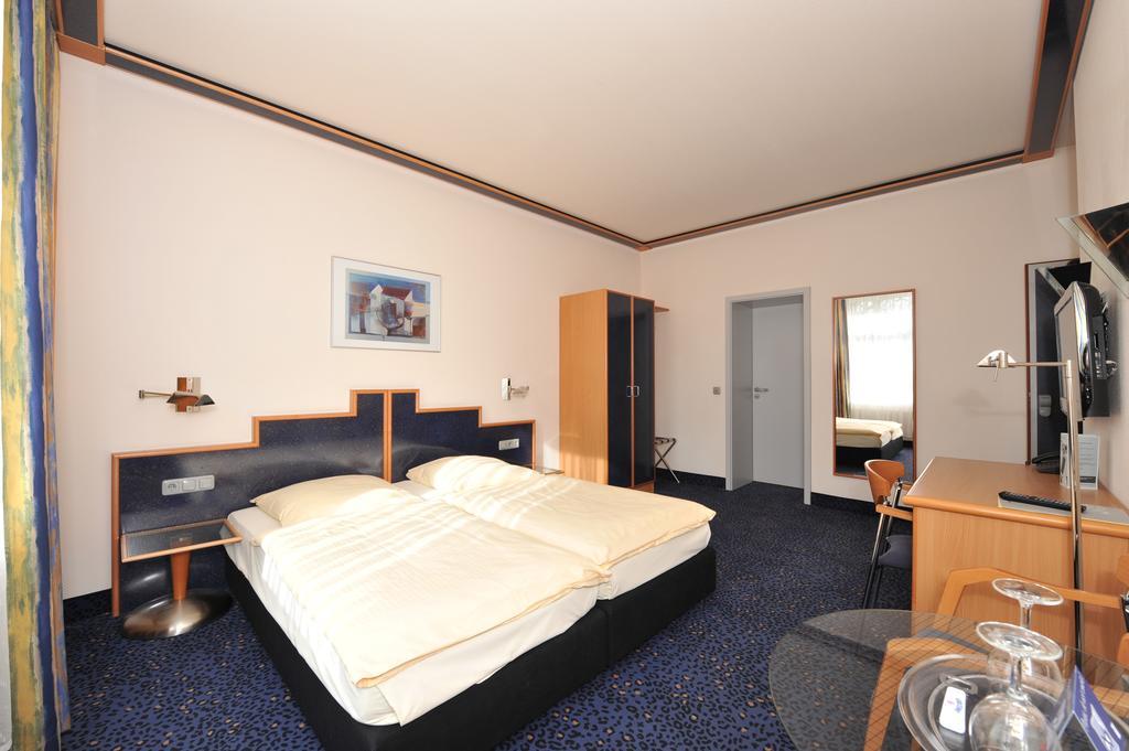 Doppel- oder Zweibettzimmer