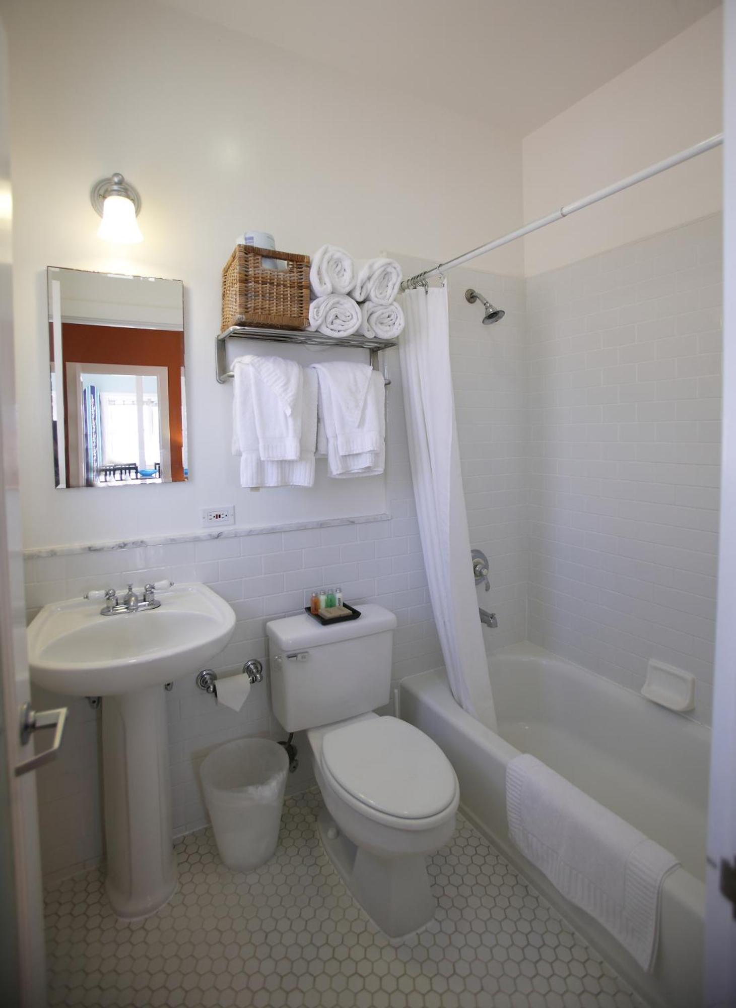 One-Bedroom Suite with Beachfront Ocean View - 1 Queen Bed and 1 Sofa Bed,824276786:JPEG