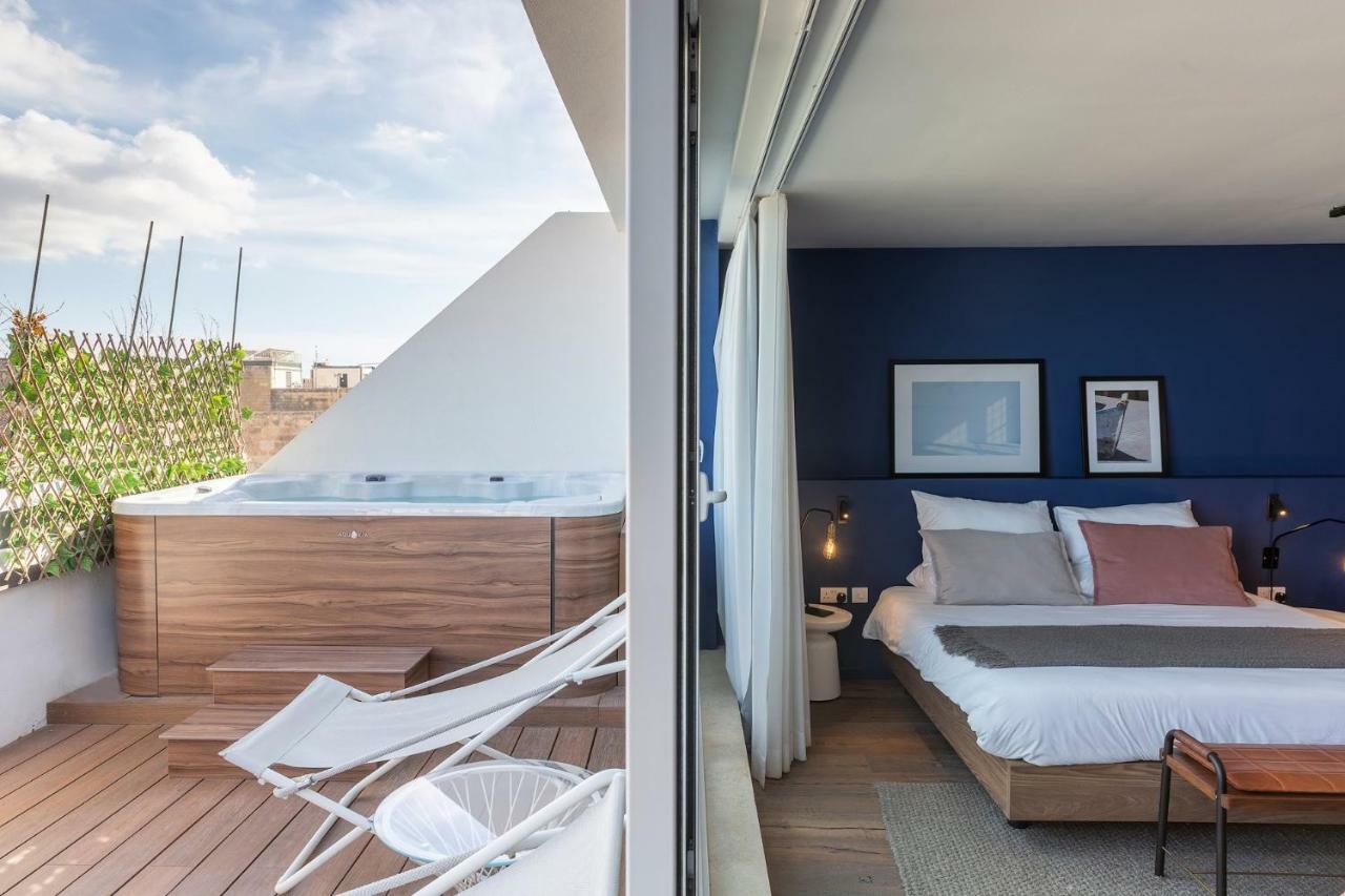 Suite with Hot Tub