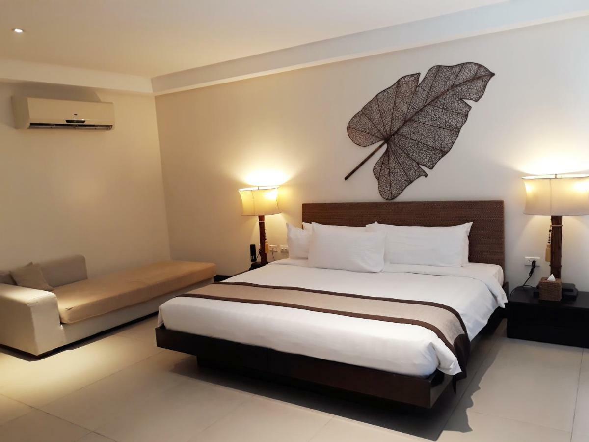 Deluxe King Room,214171052:JPEG