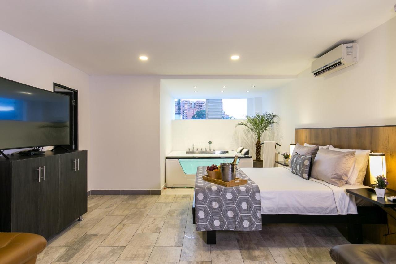 Studio Apartment with Jacuzzi,934086181:JPEG