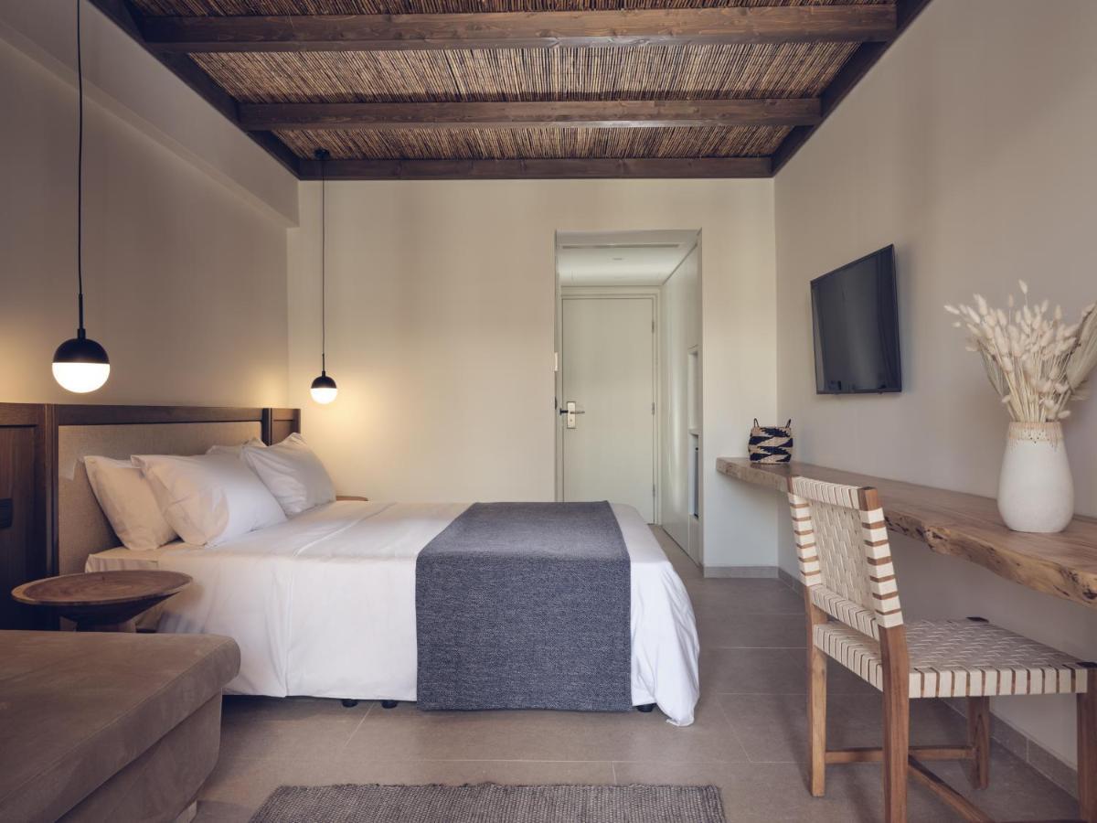 Chambre Double - Vue Latérale sur Mer et Piscine