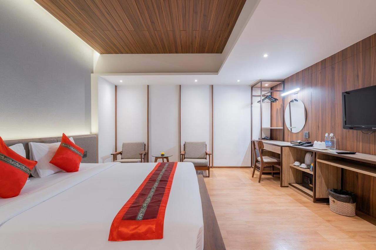 Superior Room Bathtub