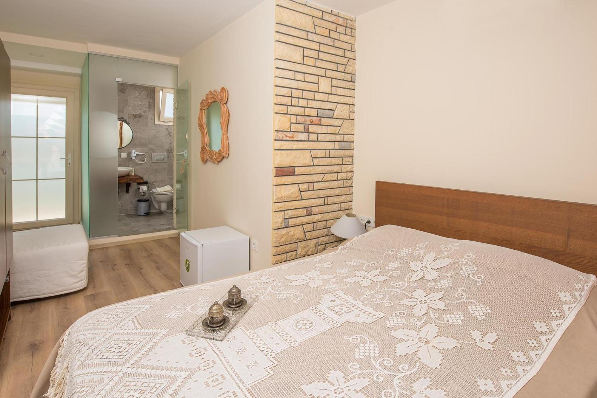 Double Room with Balcony,1555034758:JPEG