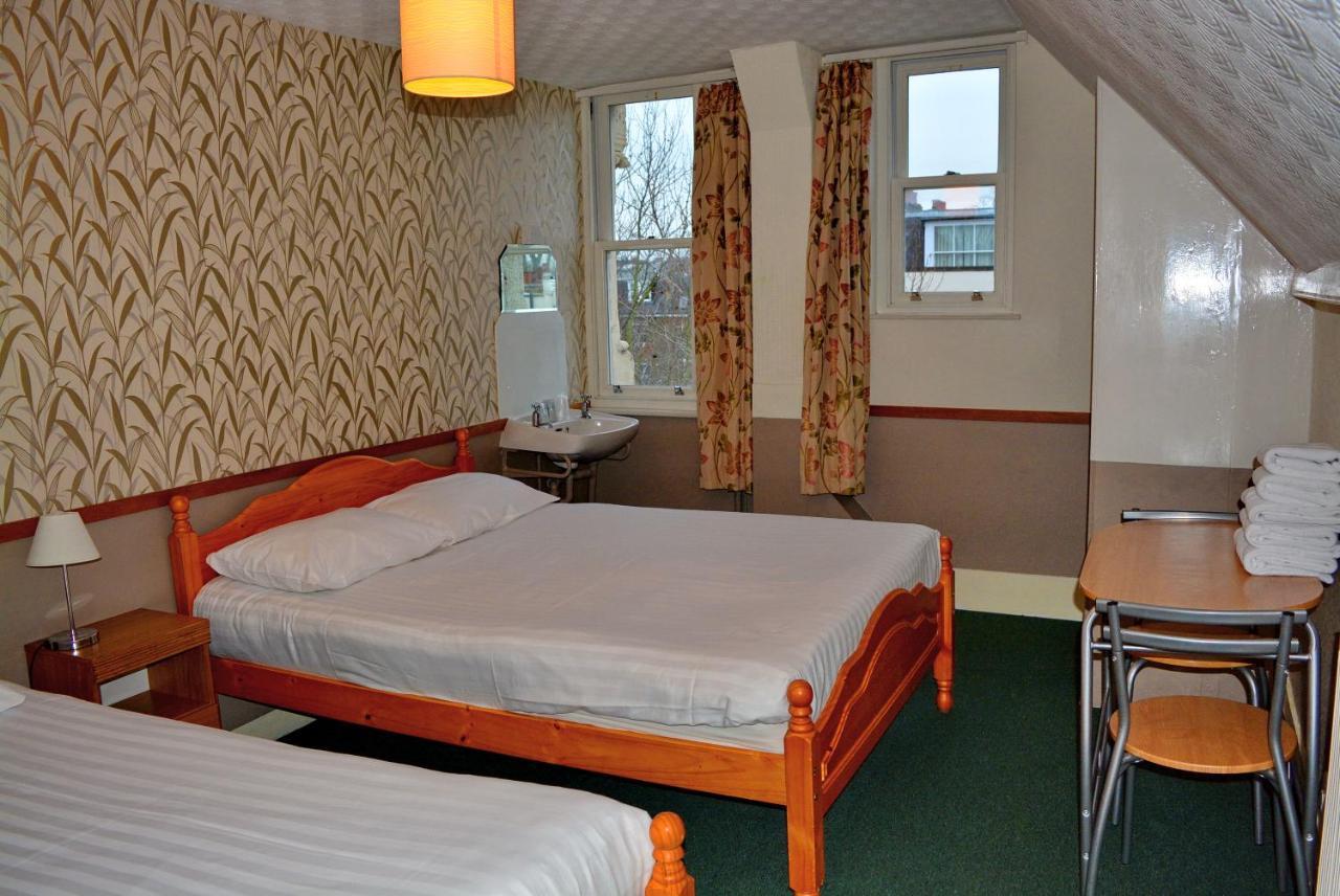 Double Room Communal Bathroom