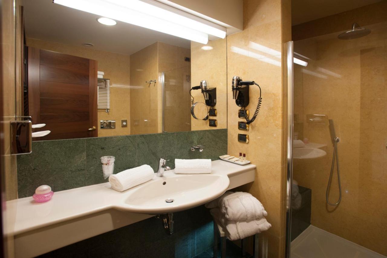 Double Room,377733436:JPEG