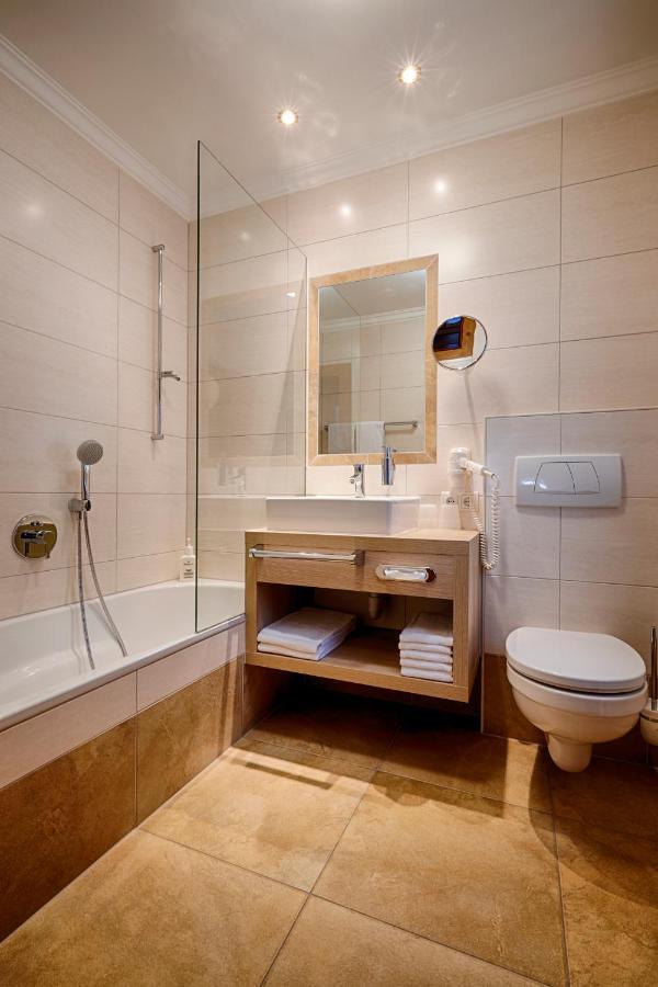 Family Room,1014662920:JPEG