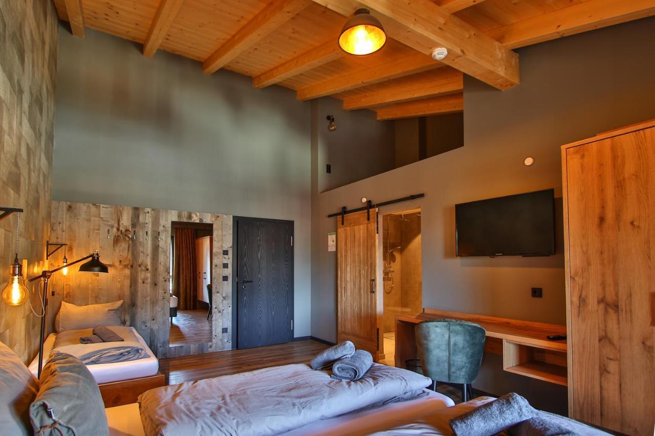 Dreibettzimmer mit Balkon