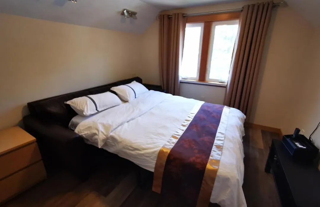 Riverfront Estate Bed&Breakfast Banff-1