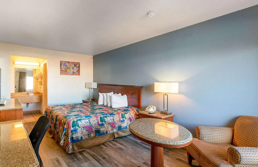 Econo Lodge Phoenix North I-17-1