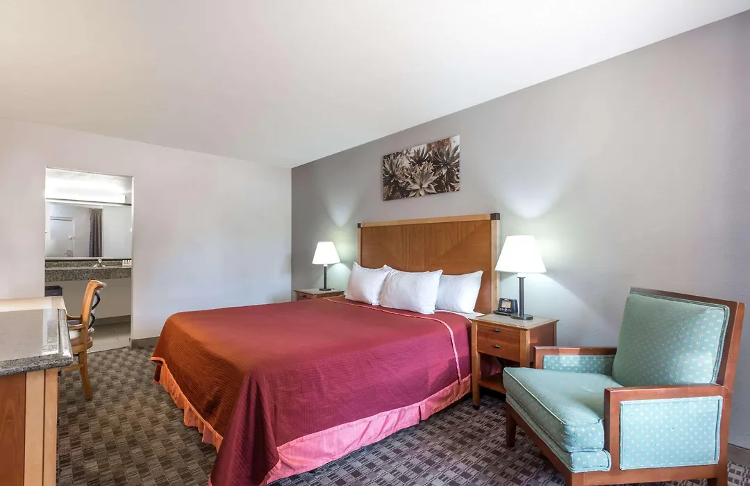 Howard Johnson By Wyndham Scottsdale Old Town-1
