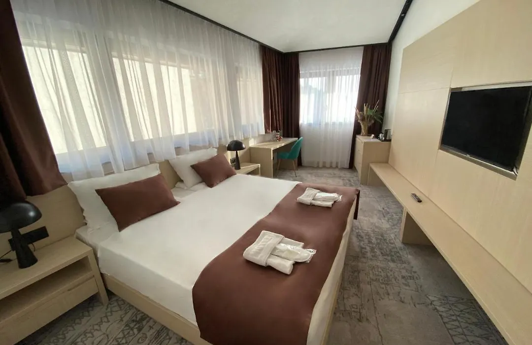 Hotel Boss-1