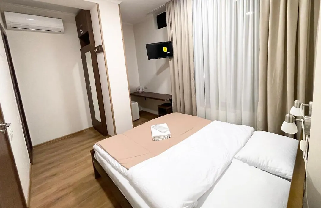 Art Family Hotel-1