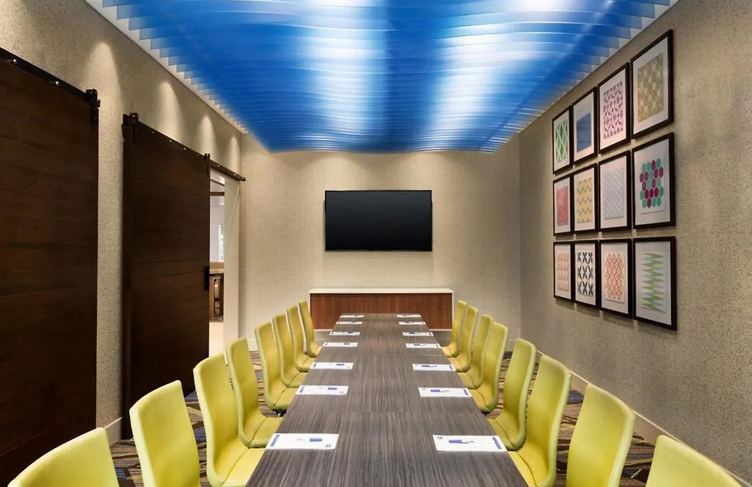 Holiday Inn Express & Suites-1