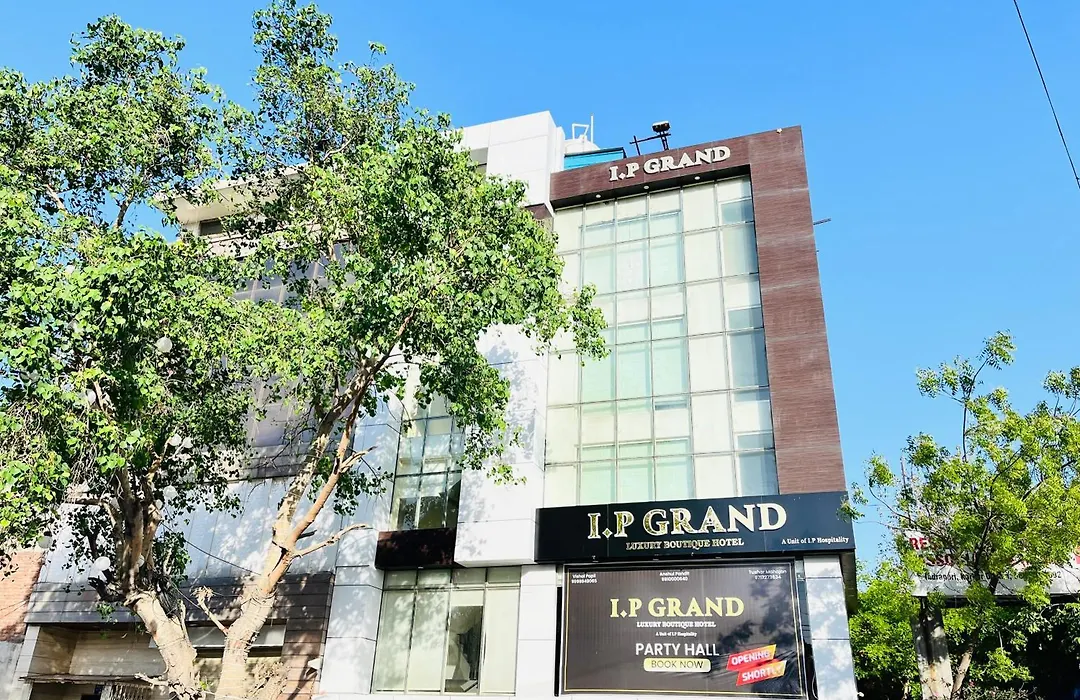 Hotel Aura Ip Grand By Qotel Karkardooma Metro Station New Delhi-1