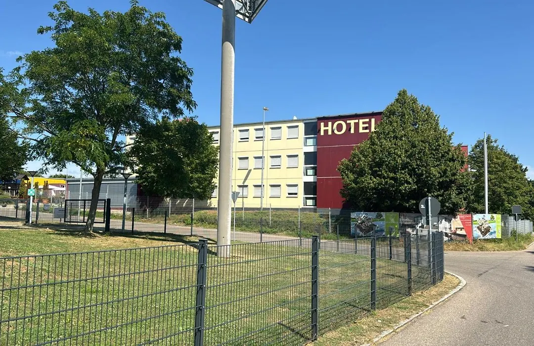 Iq-Hotel-1