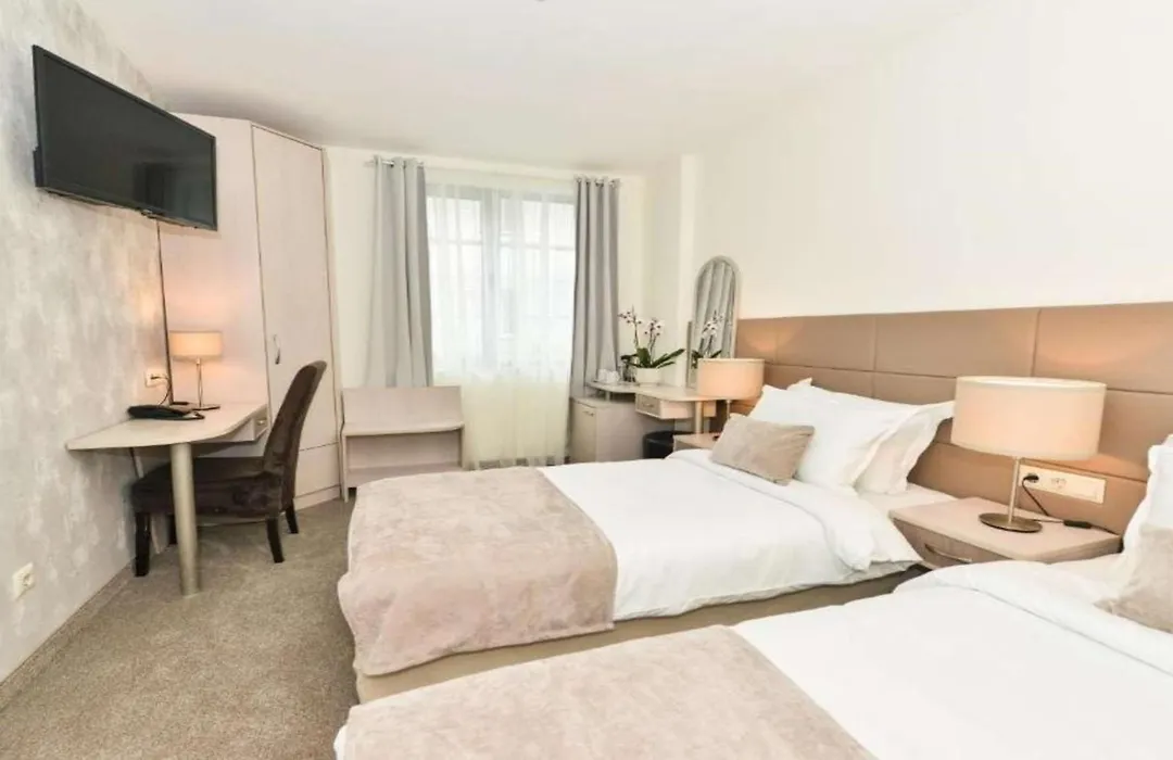 Art Plaza Hotel-1
