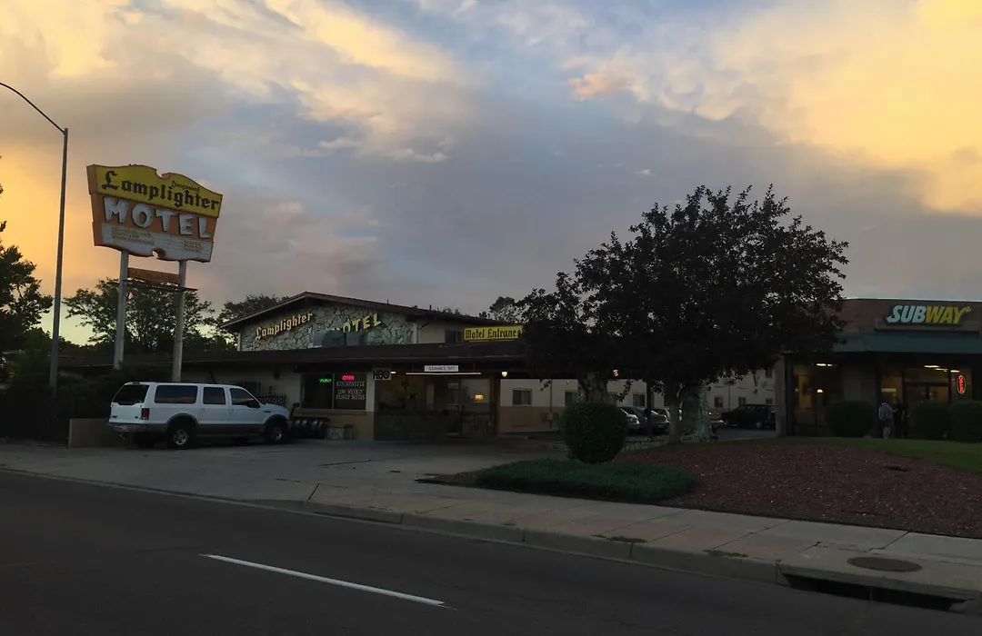 Lamplighter Motel-1