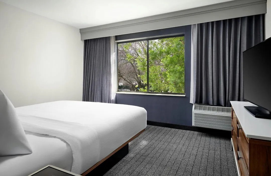 Courtyard By Marriott Stockton-1