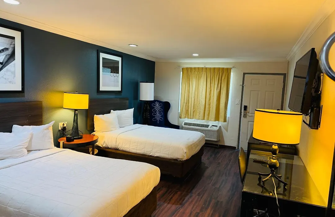 Baymont By Wyndham Bakersfield-1