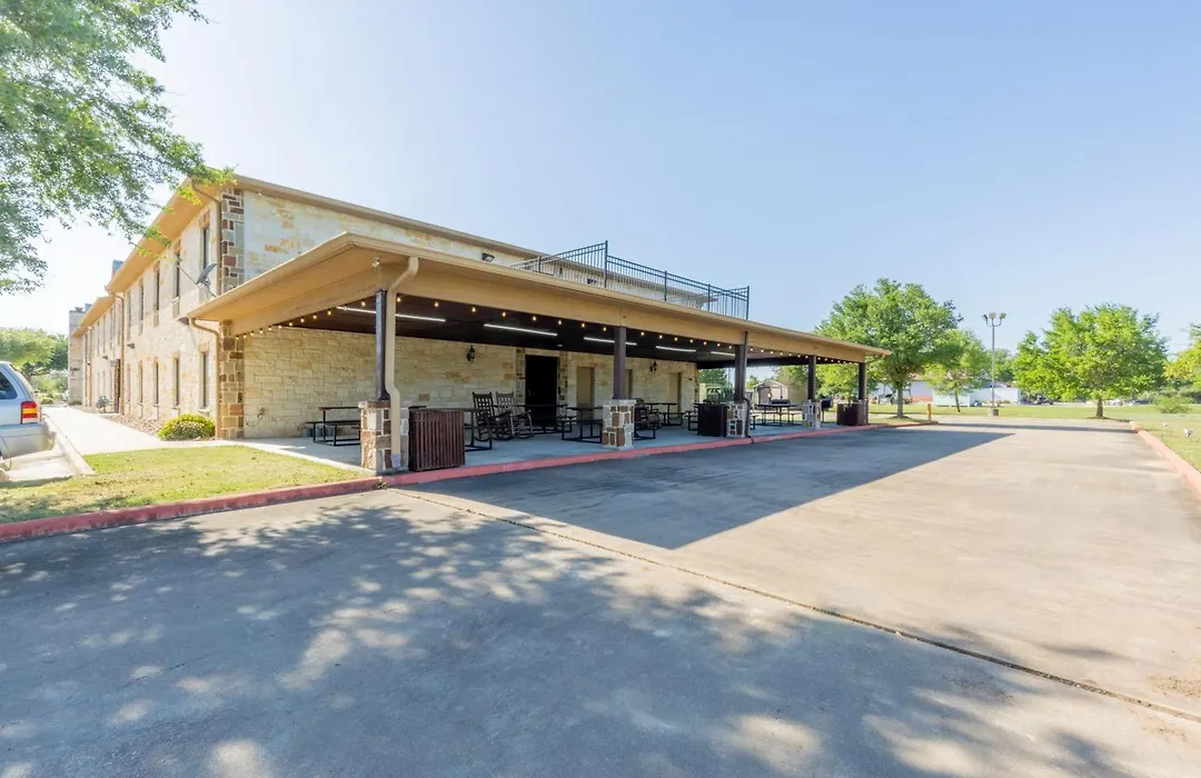 Hotel Texas Hallettsville-1