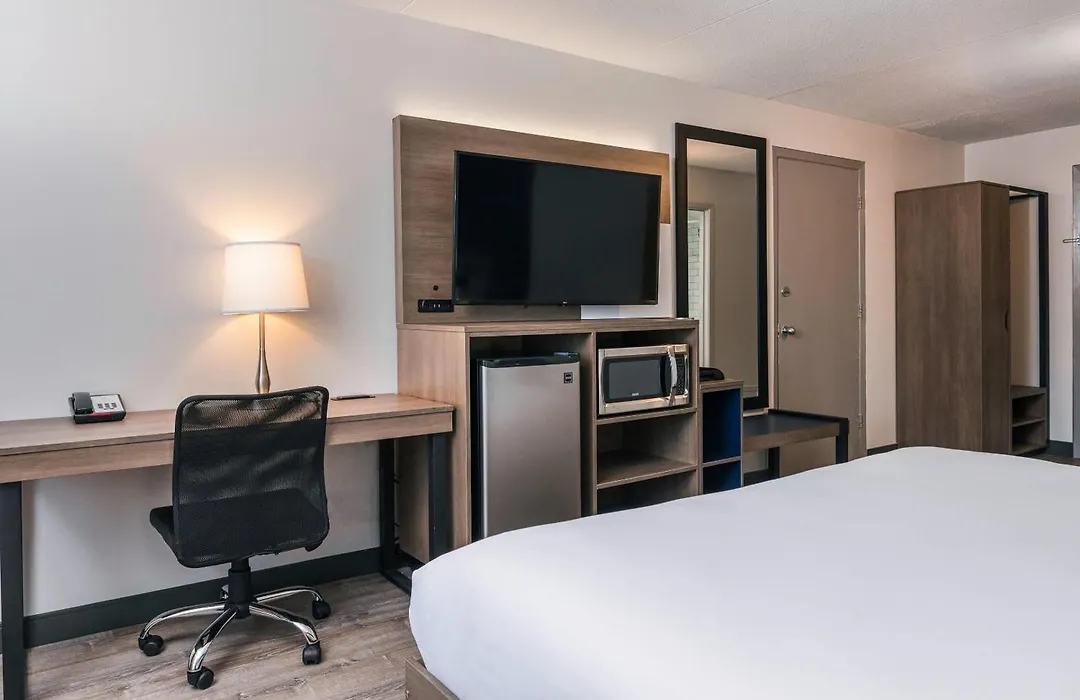Comfort Suites Kingston Central-1