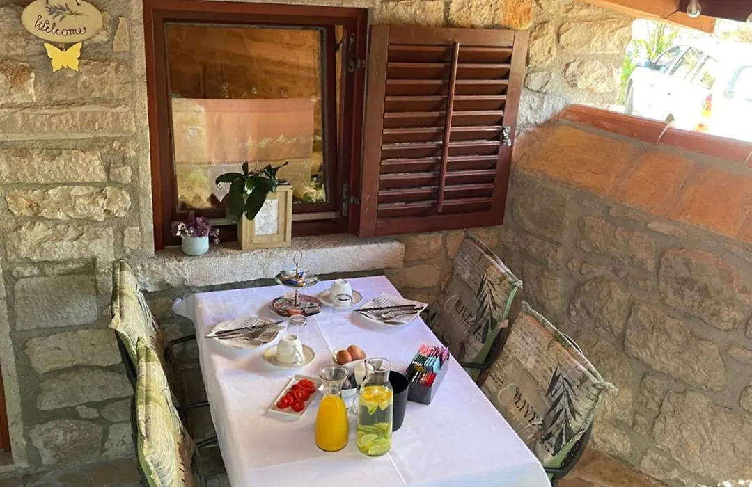 Funtana-Mia Rooms B&B-1