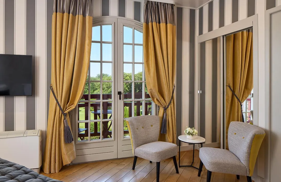 Le Château de la Tour-1