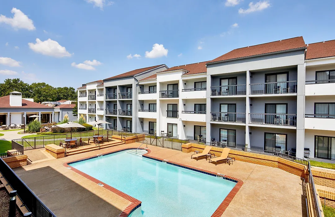 Courtyard By Marriott Memphis East/Park Avenue-1