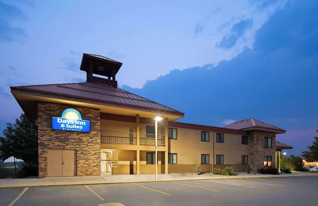 Days Inn & Suites By Wyndham Bozeman-1