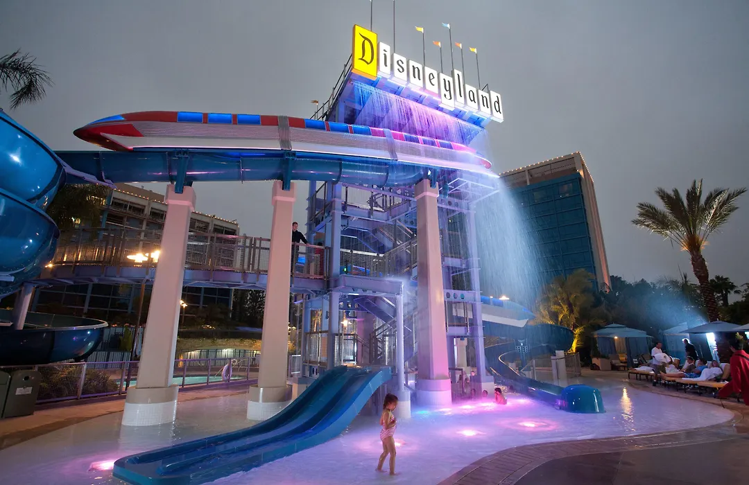 Disneyland Hotel-1