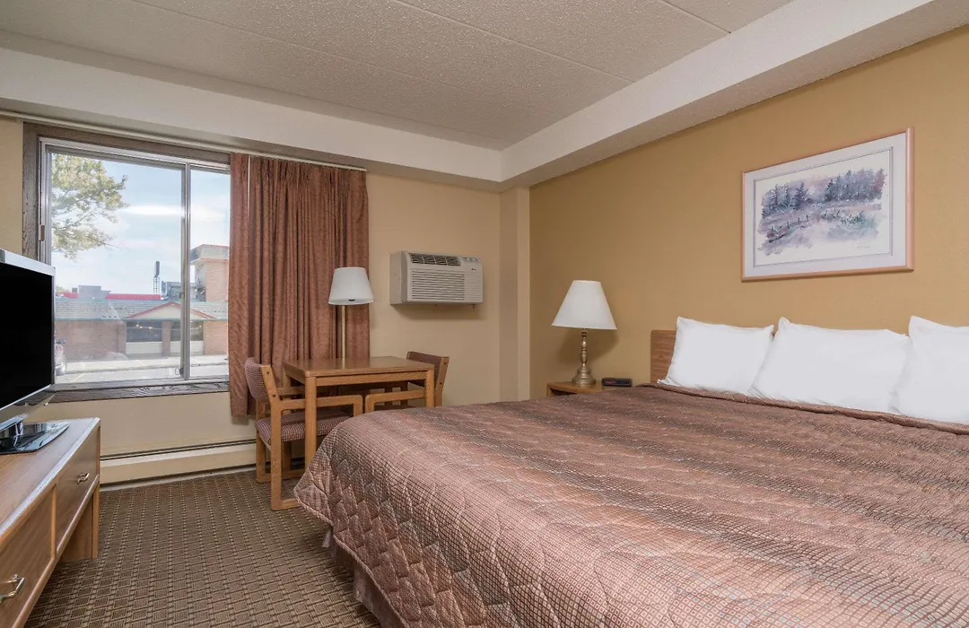 Super 8 By Wyndham Owatonna-1