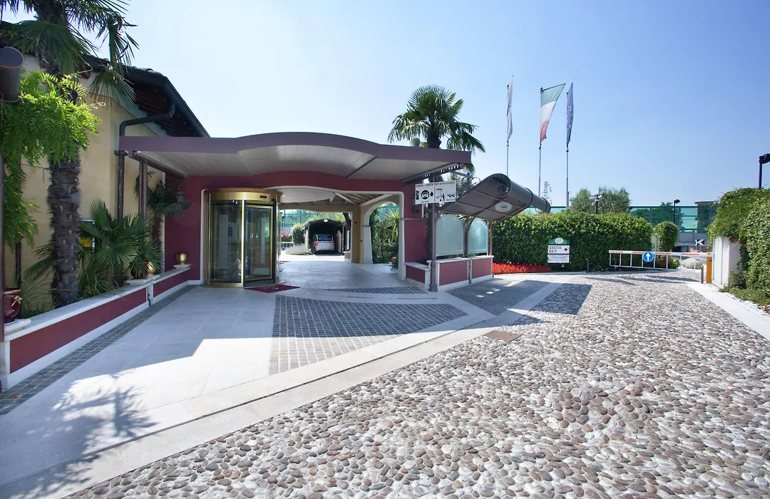 Vip'S Motel Luxury Accommodation & Spa-1