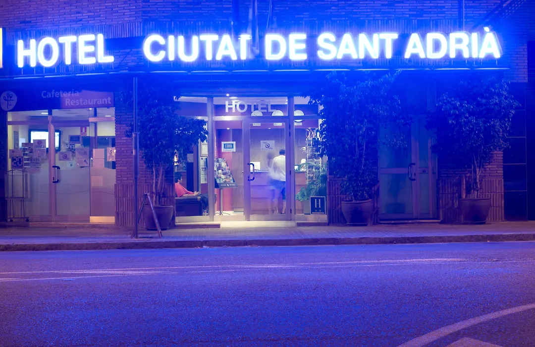 Hotel Ciutat De Sant Adria-1